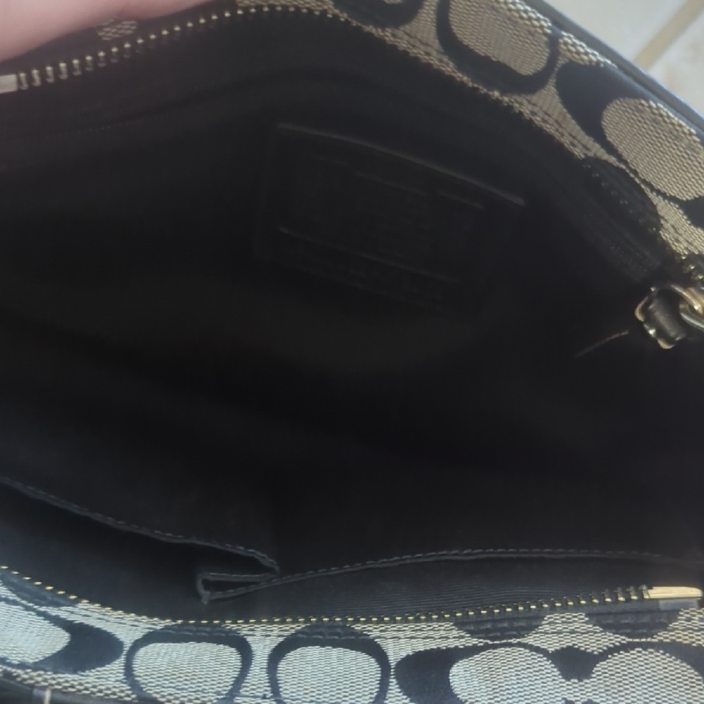 Coach Black and Gray Signature Hamptons Tote Signature C Bag - Picture 12 of 12